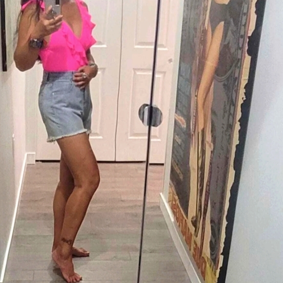 HIGH-WAIST Denim Shorts - Picture 4 of 5